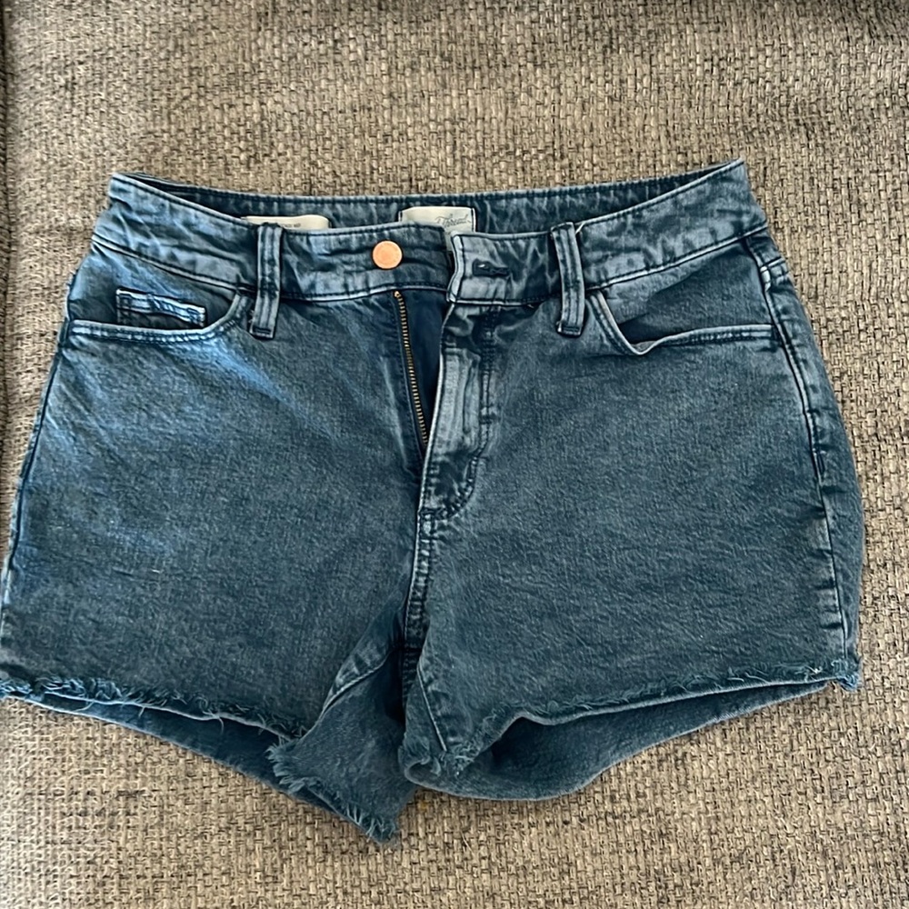 Universal thread shorts from target - size 4